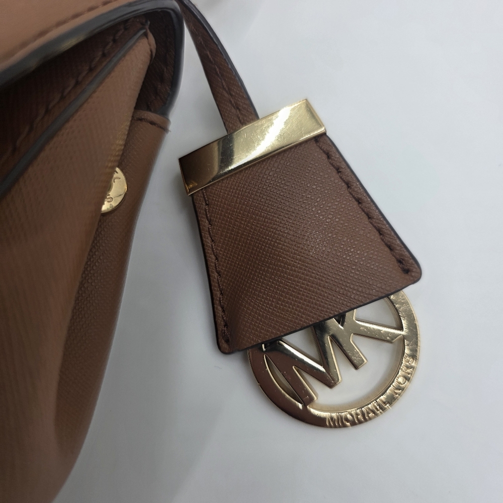 Michael Kors Brown Leather Crossbody Bag. - Picture 4 of 12